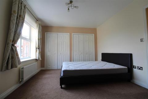 3 bedroom apartment to rent, Eller House, Far Headingley