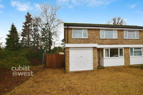 3 bedroom semi-detached house to rent, Quarry Way Southwater RH13