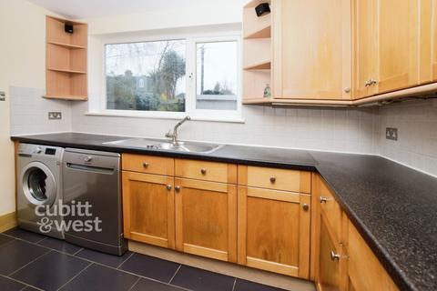 3 bedroom semi-detached house to rent, Quarry Way Southwater RH13