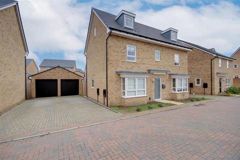 5 bedroom detached house for sale, Cobbler Drive, Godmanchester