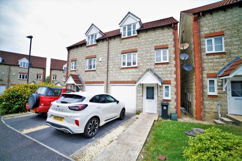 3 bedroom townhouse to rent, Parade Court, Bristol BS5