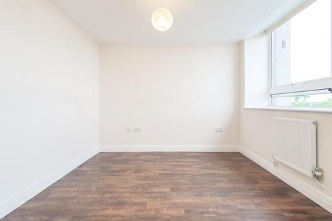 Studio to rent, Skyline House, Stevenage