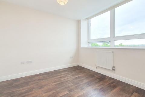 Studio to rent, Skyline House, Stevenage