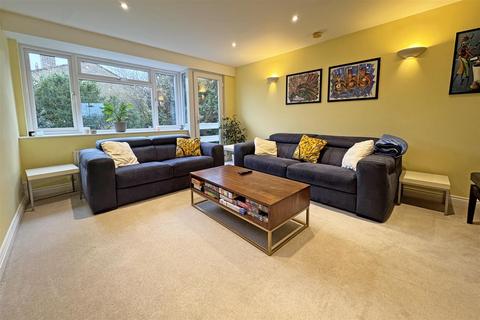 3 bedroom end of terrace house for sale, Godalming *NO ONWARD CHAIN*