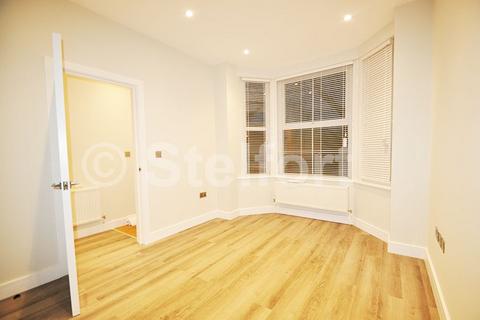 2 bedroom apartment to rent, Hermit Road, E16