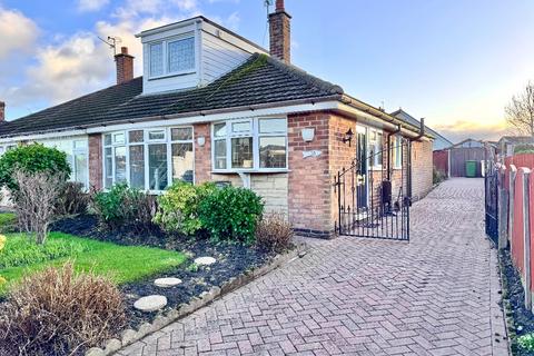 3 bedroom semi-detached house for sale, Louise Gardens, Westhoughton, Bolton