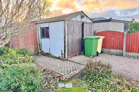 3 bedroom semi-detached house for sale, Louise Gardens, Westhoughton, Bolton