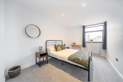 3 bedroom apartment to rent, Portland Road London SE25