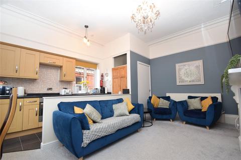 2 bedroom apartment to rent, St. Martins Square, Scarborough, North Yorkshire, YO11