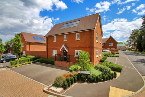 3 bedroom semi-detached house for sale, Burton Avenue, Leigh TN11