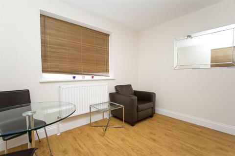 Studio to rent, Merganser Court, Harrier Road, London