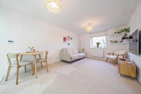 2 bedroom apartment for sale, Perkins Gardens, Ickenham, Uxbridge