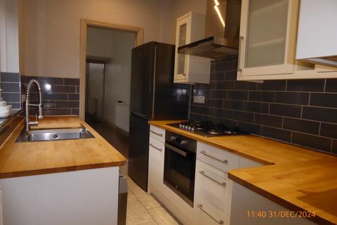 2 bedroom terraced house to rent, Victoria Street, Stoke-on-Trent ST4