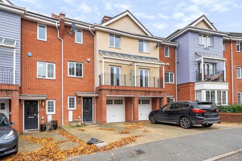 5 bedroom terraced house for sale, Flowers Avenue, Ruislip, Middlesex