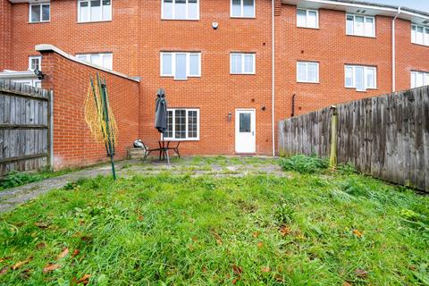 5 bedroom terraced house for sale, Flowers Avenue, Ruislip, Middlesex