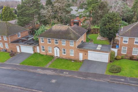 5 bedroom detached house for sale, Off Kenilworth road, Substantial Family Home