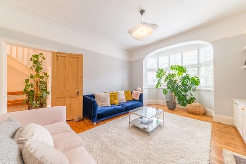 5 bedroom semi-detached house to rent, Barrow Road, London, SW16