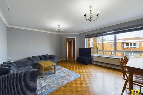 2 bedroom flat for sale, Tempsford Court, Harrow