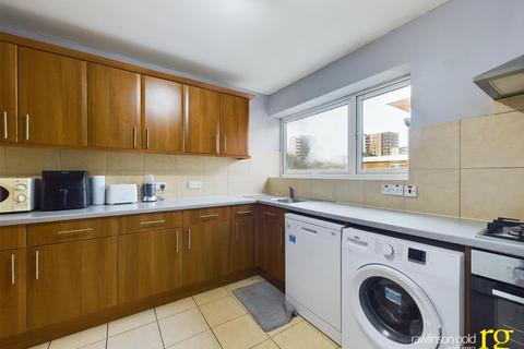 2 bedroom flat for sale, Tempsford Court, Harrow