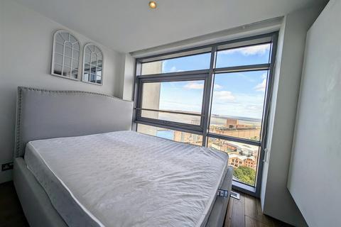 1 bedroom apartment to rent, Beetham Tower, Old Hall Street