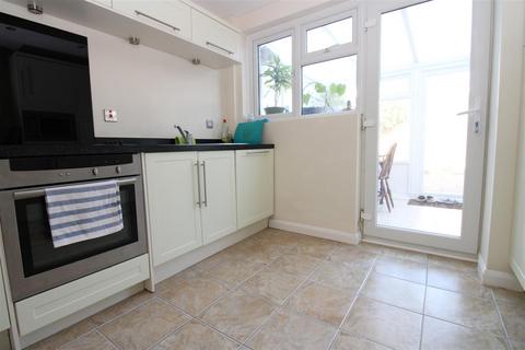 3 bedroom terraced house to rent, Norfolk Gardens, Littlehampton