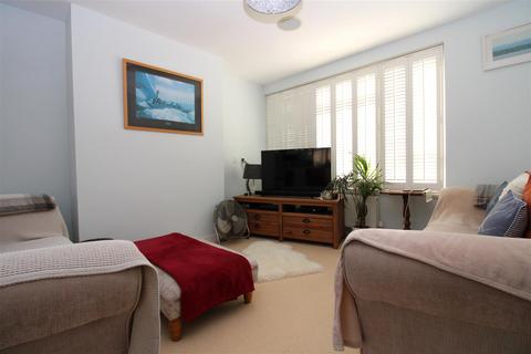 3 bedroom terraced house to rent, Norfolk Gardens, Littlehampton