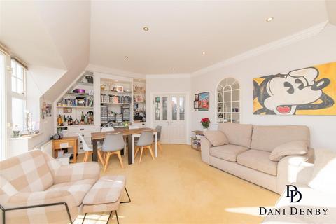 2 bedroom flat for sale, Turnberry Close, London NW4