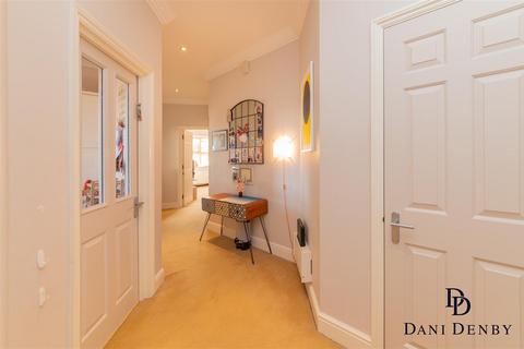 2 bedroom flat for sale, Turnberry Close, London NW4