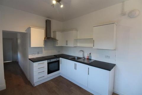 2 bedroom flat to rent, Queens Road, Hull