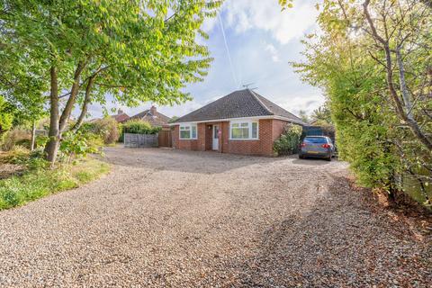 2 bedroom detached bungalow to rent, Stalham Road, Hoveton, NR12