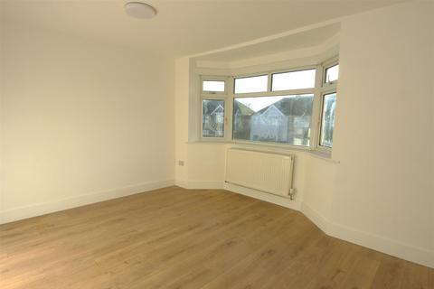 3 bedroom end of terrace house to rent, Ellington Road, Feltham TW13