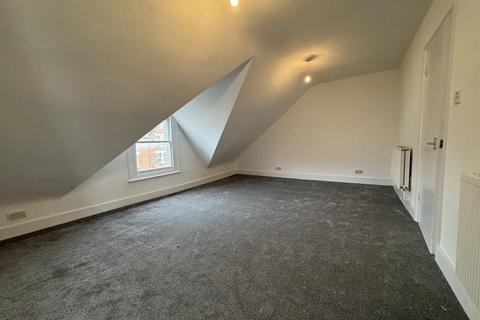 Studio to rent, London SW16