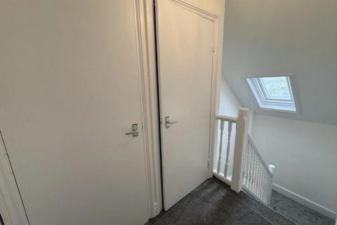 Studio to rent, London SW16