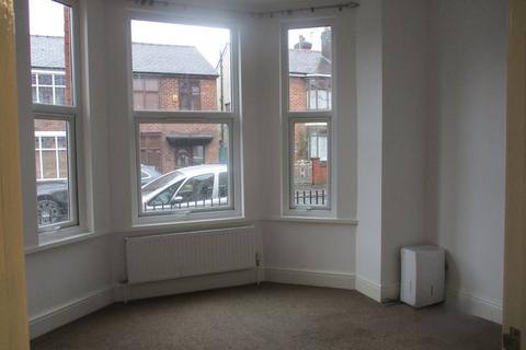 2 bedroom flat to rent, Dicconson Street, Wigan, WN1