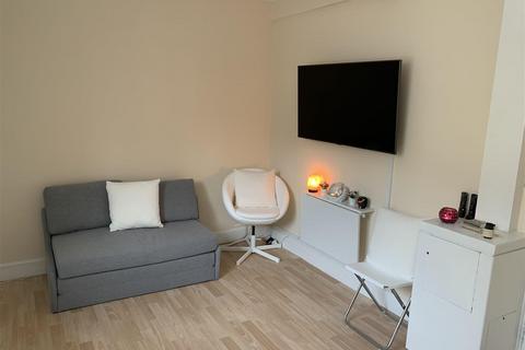 Studio to rent, Chelsea Cloisters, Sloane Avenue, SW3