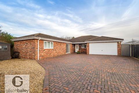 4 bedroom detached bungalow for sale, Vera Road, Norwich NR13