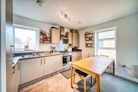 undefined, Modern first floor apartment in central Yatton