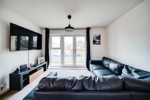 undefined, Modern first floor apartment in central Yatton