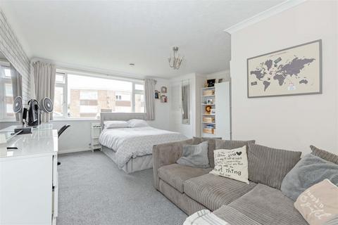 Studio for sale, Seamill Park Crescent, Worthing