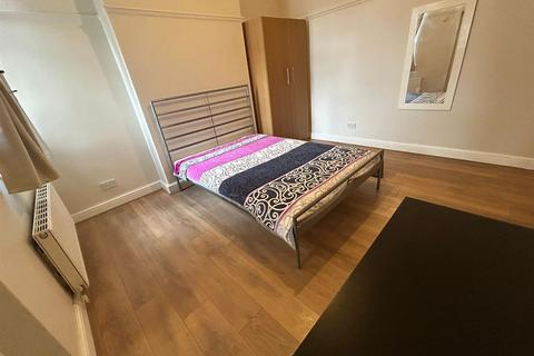 1 bedroom apartment to rent, Somerton Road, London