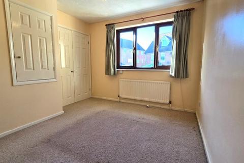 2 bedroom terraced house to rent, Oakhurst Close, Ilford