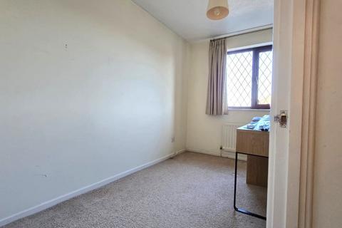 2 bedroom terraced house to rent, Oakhurst Close, Ilford