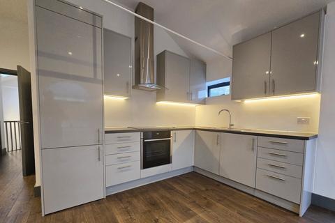 1 bedroom maisonette to rent, Garratt Lane, London SW17