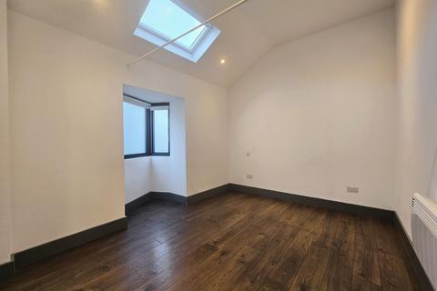 1 bedroom maisonette to rent, Garratt Lane, London SW17