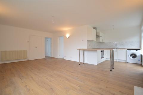 3 bedroom flat to rent, Elsaw Court, Cawley Road, Chichester, PO19