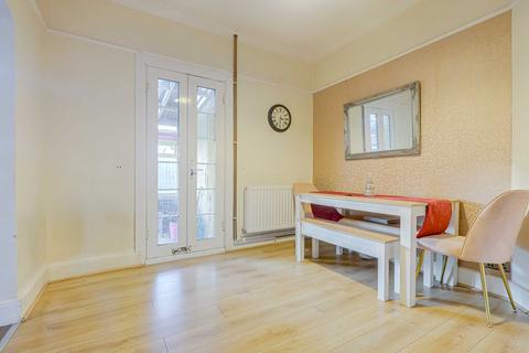 43 West Road, Shoeburyness, Southend-on-sea, SS3 9DR