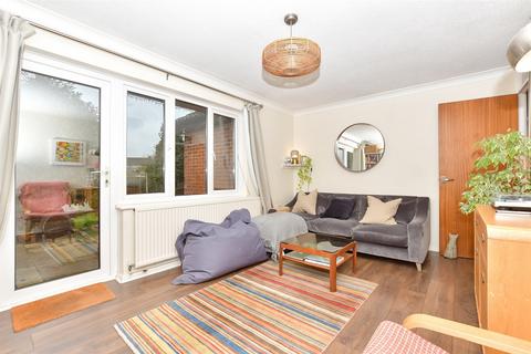 34 Broadhurst Drive, Kennington, Ashford, TN24 9RQ