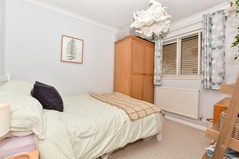 34 Broadhurst Drive, Kennington, Ashford, TN24 9RQ