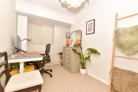 34 Broadhurst Drive, Kennington, Ashford, TN24 9RQ