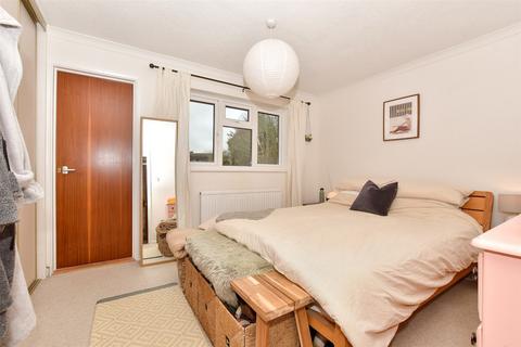 34 Broadhurst Drive, Kennington, Ashford, TN24 9RQ